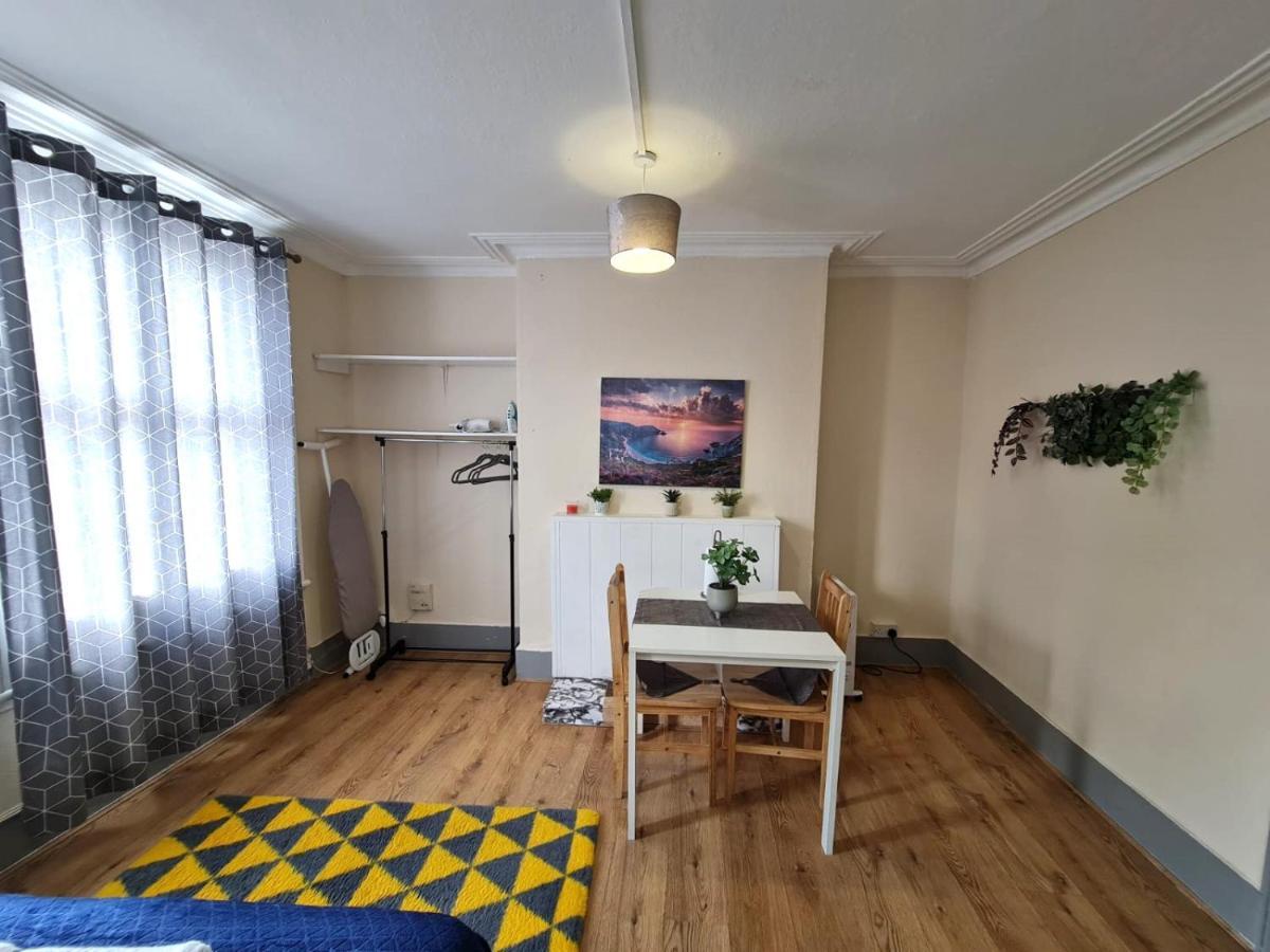 Lovely Private Room Near Central Лондон Екстериор снимка