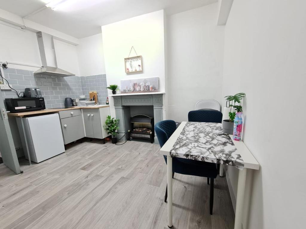 Lovely Private Room Near Central Лондон Екстериор снимка
